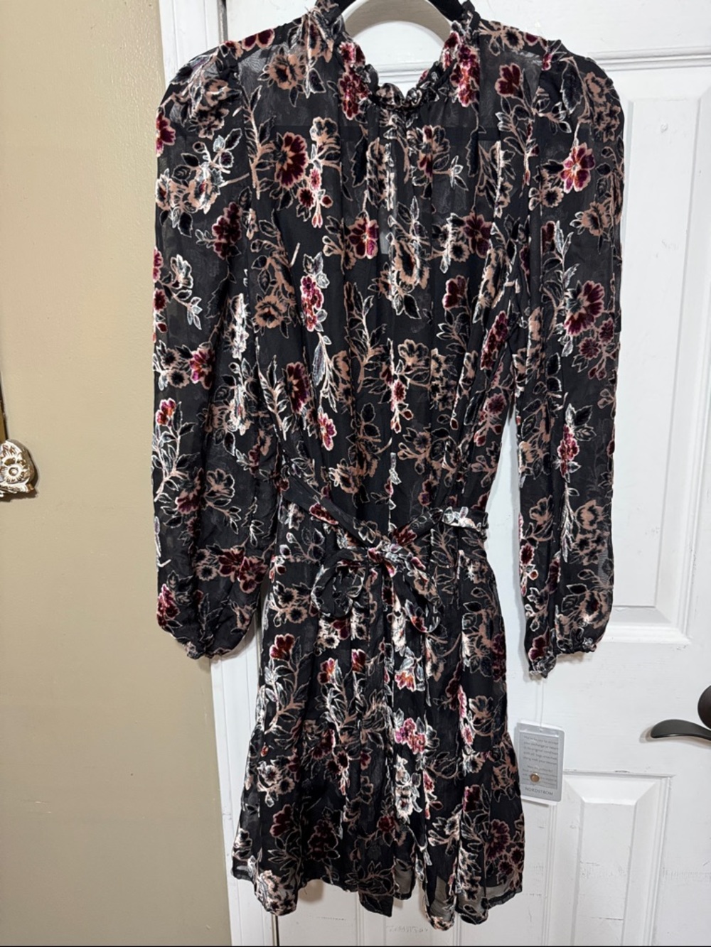 julia jordan Black Floral Long-Sleeve Tie-Waist Mini Dress